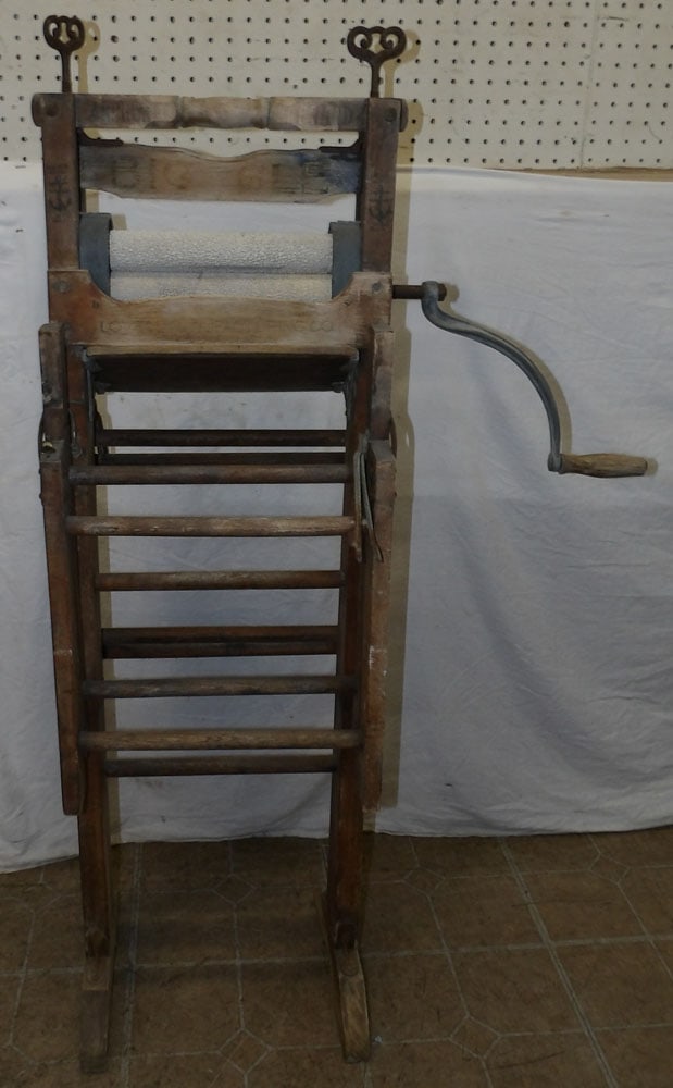 Vintage Anchor Brand Clothes Wringer (1 of 4)