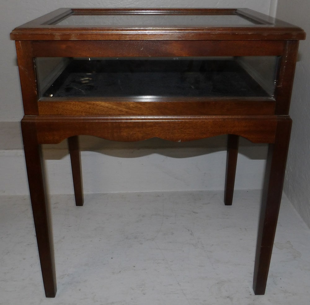 Mahogany Showcase Top Stand (1 of 3)