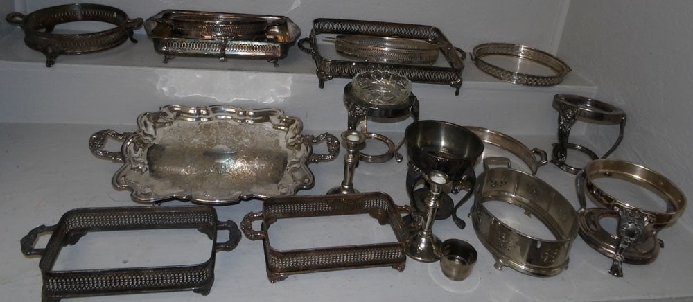 Lot of Silverplated Items: Lot of Silverplated Items . Up to 15" x 10" ALL DESCRIPTIONS AND ANY CONDITION STATEMENT GIVEN BY LANGSTON AUCTION GALLERY ARE STRICTLY OPINIONS AND LANGSTON'S SHALL HAVE NO RESPONSIBILITY FOR ERRORS 