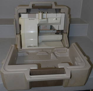 Bernina Vintage Sewing Machine: Bernina Vintage Sewing Machine. 16" H 18" W 11 1/2" D ALL DESCRIPTIONS AND ANY CONDITION STATEMENT GIVEN BY LANGSTON AUCTION GALLERY ARE STRICTLY OPINIONS AND LANGSTON'S SHALL HAVE NO RESPONSIBILITY F