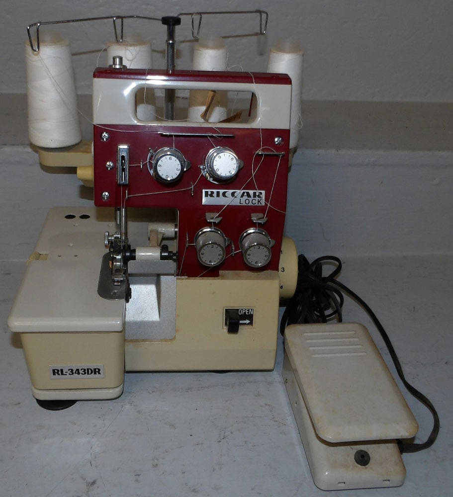 Riccar Lock Vintage Sewing Machine (1 of 3)