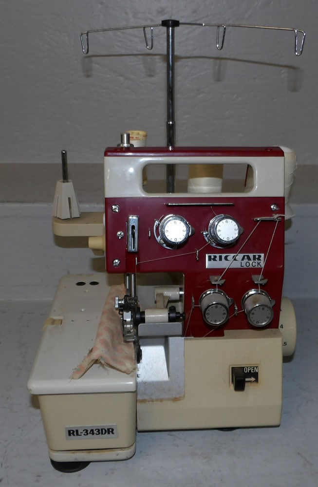 Riccar Lock Vintage Sewing Machine (1 of 3)