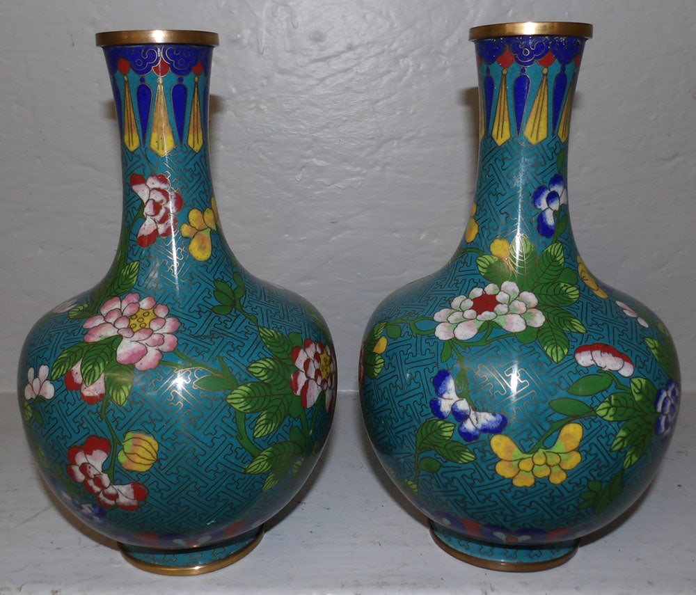 Pair of Cloisonne Vases Signed China: Pair of Cloisonne Vases Signed China. 9 3/4" H 6" Dia. ALL DESCRIPTIONS AND ANY CONDITION STATEMENT GIVEN BY LANGSTON AUCTION GALLERY ARE STRICTLY OPINIONS AND LANGSTON'S SHALL HAVE NO RESPONSIBILITY