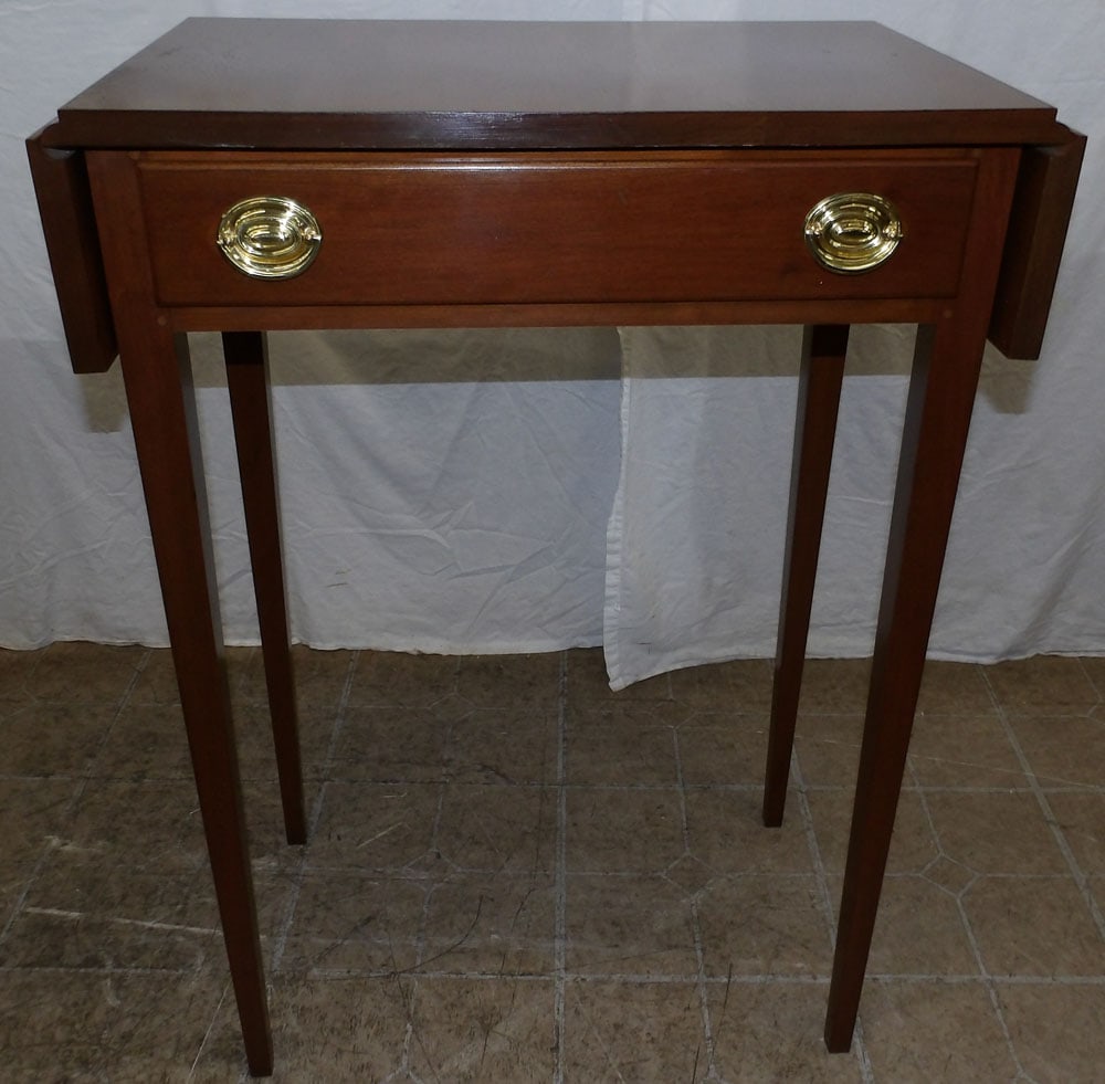 Mahogany Pegged Drop Leaf One Drawer Work Stand Labeled Cardinal Furniture Shop (1 of 4)