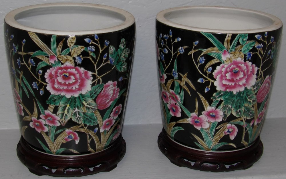 Pair of Chinese Black Paint Decorated Famille Rose Jardinieres on Teak Wood Bases: Pair of Chinese Black Paint Decorated Famille Rose Jardinieres on Teak Wood Bases. 9 3/4" H 8" Dia. ALL DESCRIPTIONS AND ANY CONDITION STATEMENT GIVEN BY LANGSTON AUCTION GALLERY ARE STRICTLY OPINIONS