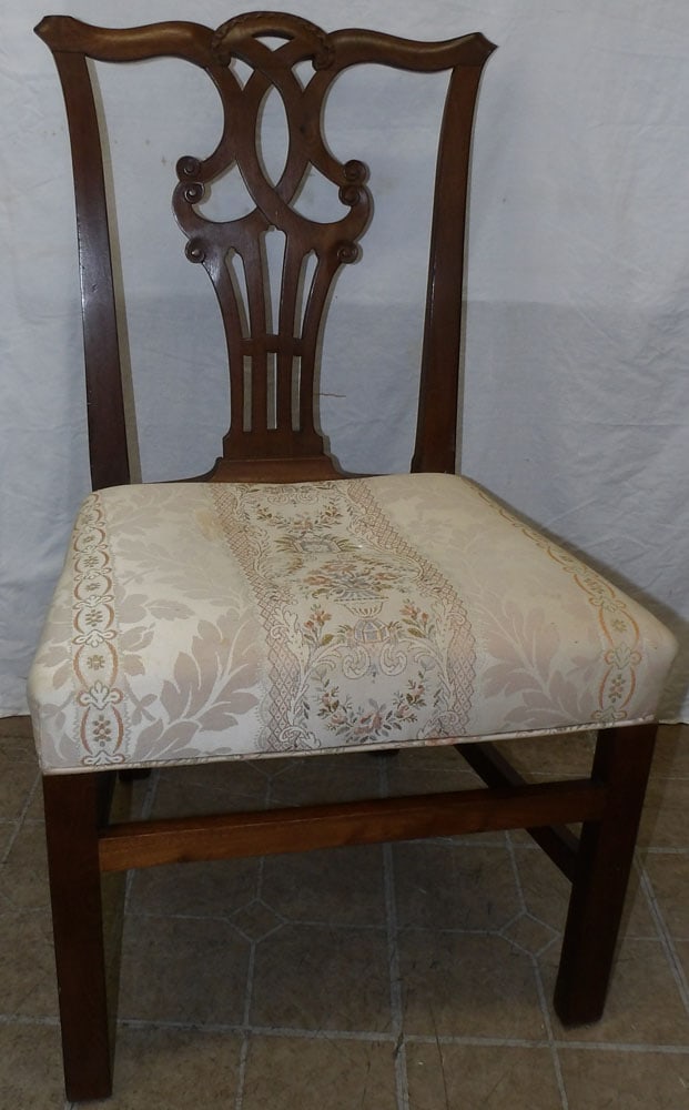 19th Century Mahogany Chippendale Side Chair: 19th Century Mahogany Chippendale Side Chair . 37" H 22" Dia. ALL DESCRIPTIONS AND ANY CONDITION STATEMENT GIVEN BY LANGSTON AUCTION GALLERY ARE STRICTLY OPINIONS AND LANGSTON'S SHALL HAVE NO RESPONSI