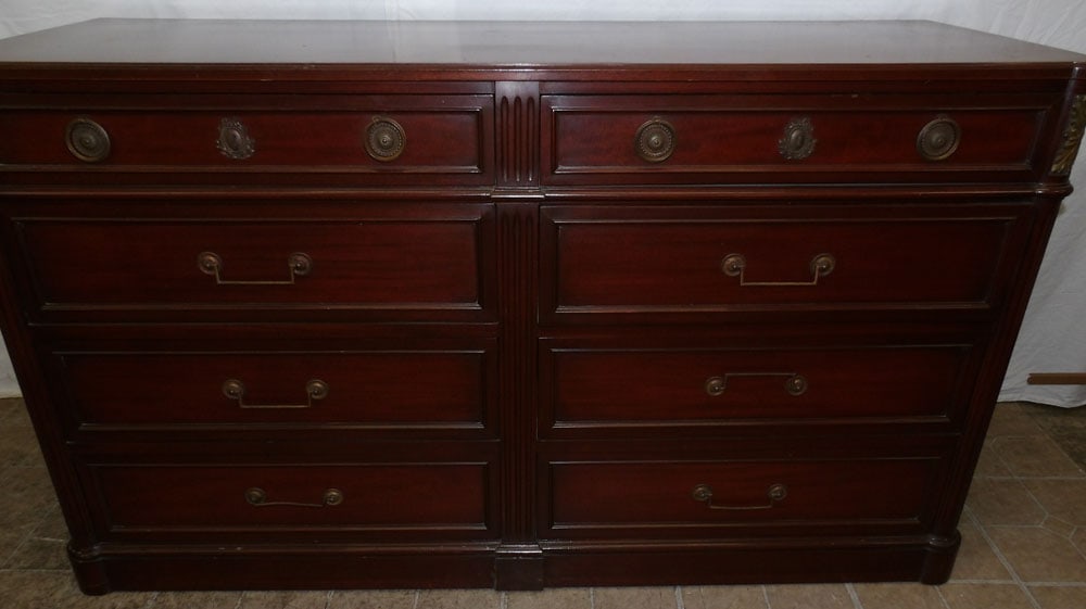 mahogany 8 drawer dresser: mahogany 8 drawer dresser . 35" H 61 3/4" W 21 1/2" D ALL DESCRIPTIONS AND ANY CONDITION STATEMENT GIVEN BY LANGSTON AUCTION GALLERY ARE STRICTLY OPINIONS AND LANGSTON'S SHALL HAVE NO RESPONSIBILITY F