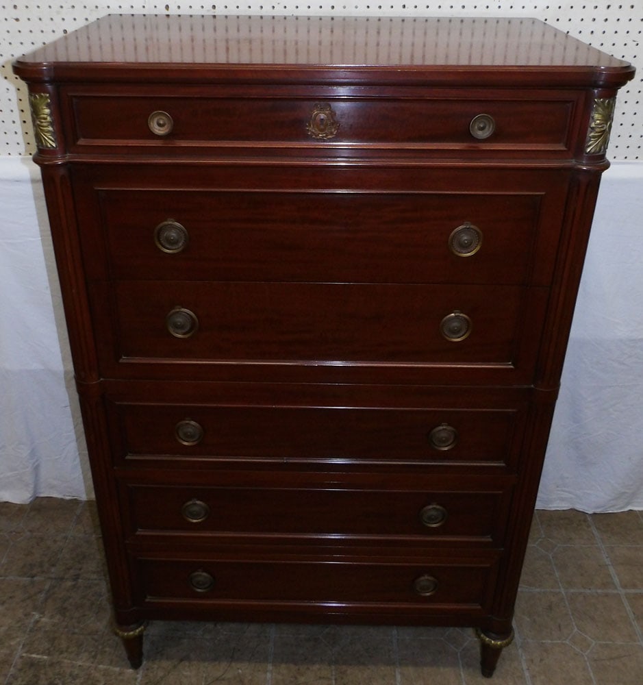 mahogany 6 drawer chest: mahogany 6 drawer chest . 55 3/4" H 36 1/2" W 21 1/2" D ALL DESCRIPTIONS AND ANY CONDITION STATEMENT GIVEN BY LANGSTON AUCTION GALLERY ARE STRICTLY OPINIONS AND LANGSTON'S SHALL HAVE NO RESPONSIBILITY