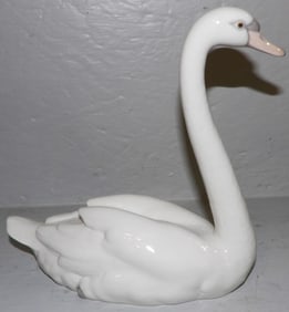 lladro porcelain swan figurine