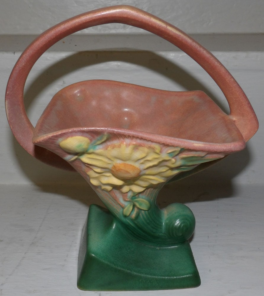 Roseville peony pottery basket: Roseville peony pottery basket . 7 1/2" H 7" W 5 1/4" D ALL DESCRIPTIONS AND ANY CONDITION STATEMENT GIVEN BY LANGSTON AUCTION GALLERY ARE STRICTLY OPINIONS AND LANGSTON'S SHALL HAVE NO RESPONSIBILITY