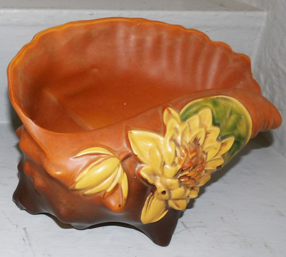 Roseville water lily pottery conch shell (1 of 5)