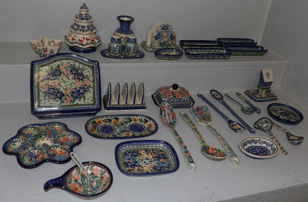 31 pieces of hand painted polish pottery (1 of 6)