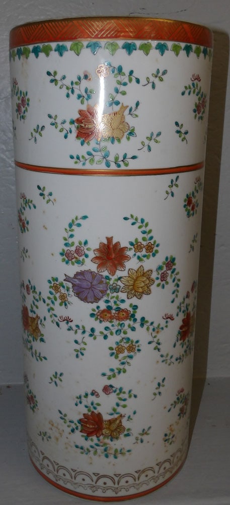 Oriental Painted Porcelain Umbrella Stand: Oriental Painted Porcelain Umbrella Stand . 18 1/2" H 7 3/4" Dia. ALL DESCRIPTIONS AND ANY CONDITION STATEMENT GIVEN BY LANGSTON AUCTION GALLERY ARE STRICTLY OPINIONS AND LANGSTON'S SHALL HAVE NO RESP