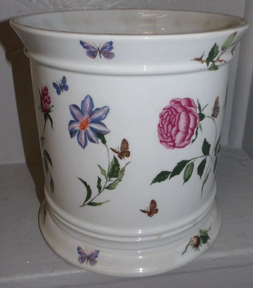 Painted Porcelain Jardiniere by Limoges: Painted Porcelain Jardiniere by Limoges. 9" H 9" Dia. ALL DESCRIPTIONS AND ANY CONDITION STATEMENT GIVEN BY LANGSTON AUCTION GALLERY ARE STRICTLY OPINIONS AND LANGSTON'S SHALL HAVE NO RESPONSIBILITY F