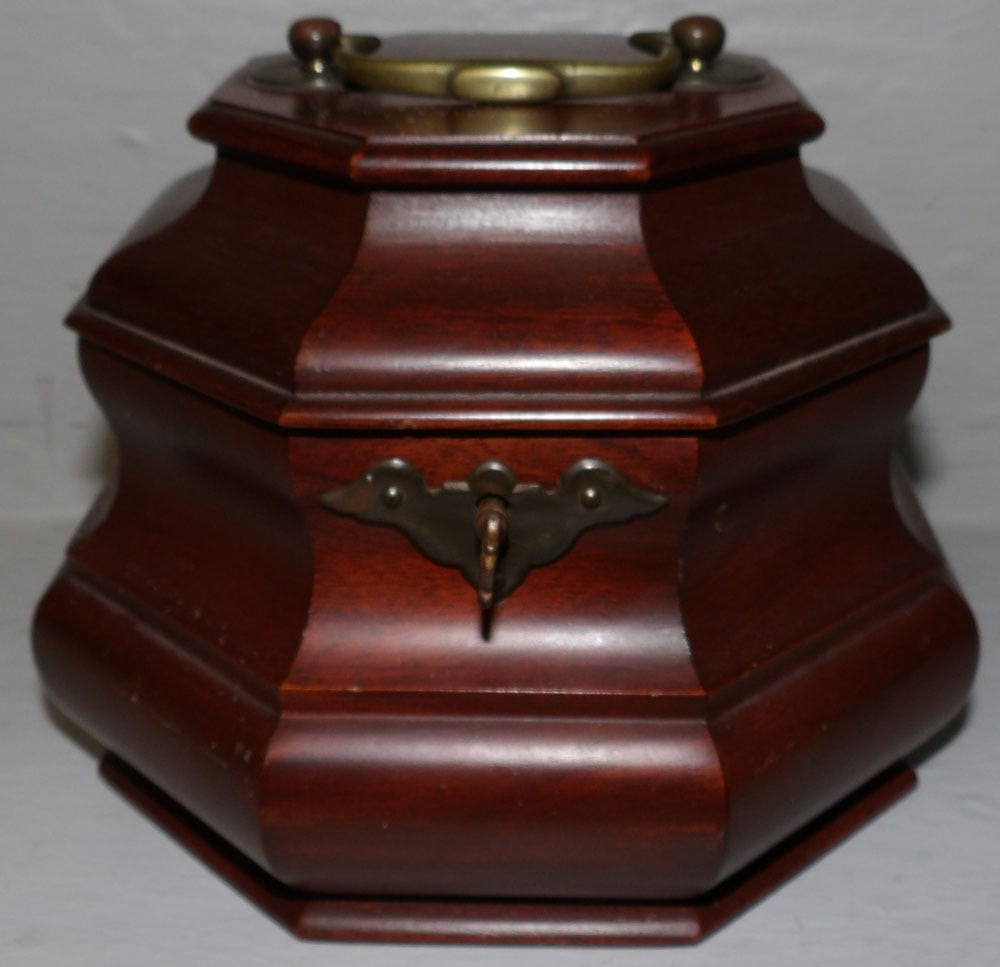 Mahogany Tea Caddy by Colonial Williamsburg (1 of 4)