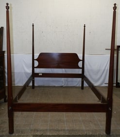 Mahogany Pencil Post Queen Size Bed by Craftique with Rails