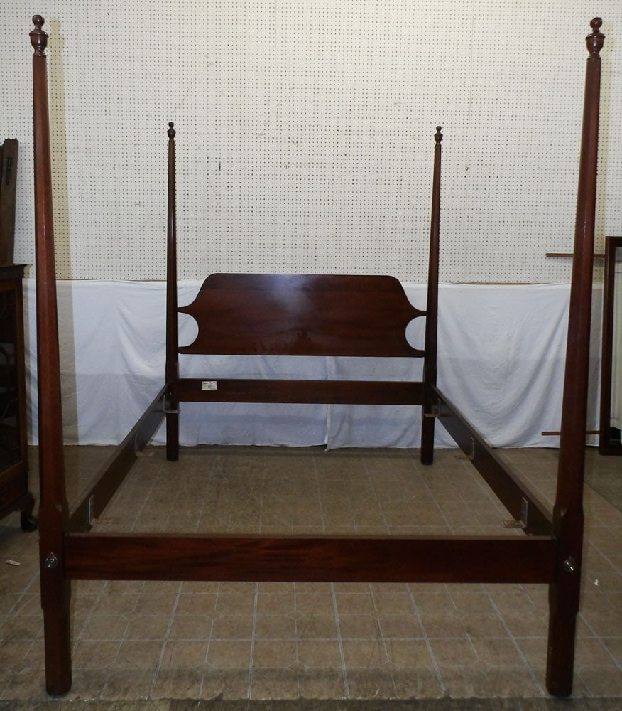 Mahogany Pencil Post Queen Size Bed by Craftique with Rails (1 of 8)