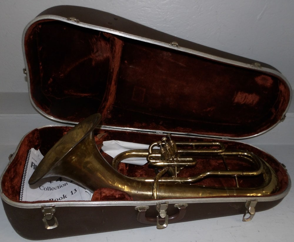 Vintage Brass Euphonium in Case: Vintage Brass Euphonium in Case . 12 3/4" H 36" W 15" D ALL DESCRIPTIONS AND ANY CONDITION STATEMENT GIVEN BY LANGSTON AUCTION GALLERY ARE STRICTLY OPINIONS AND LANGSTON'S SHALL HAVE NO RESPONSIBILITY