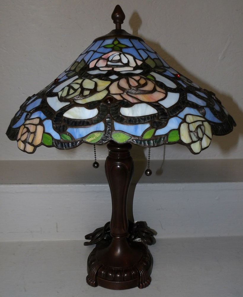 Leaded Stain Glass Tiffany Style Lamp: Leaded Stain Glass Tiffany Style Lamp . 20" H 16" Dia. ALL DESCRIPTIONS AND ANY CONDITION STATEMENT GIVEN BY LANGSTON AUCTION GALLERY ARE STRICTLY OPINIONS AND LANGSTON'S SHALL HAVE NO RESPONSIBILITY 