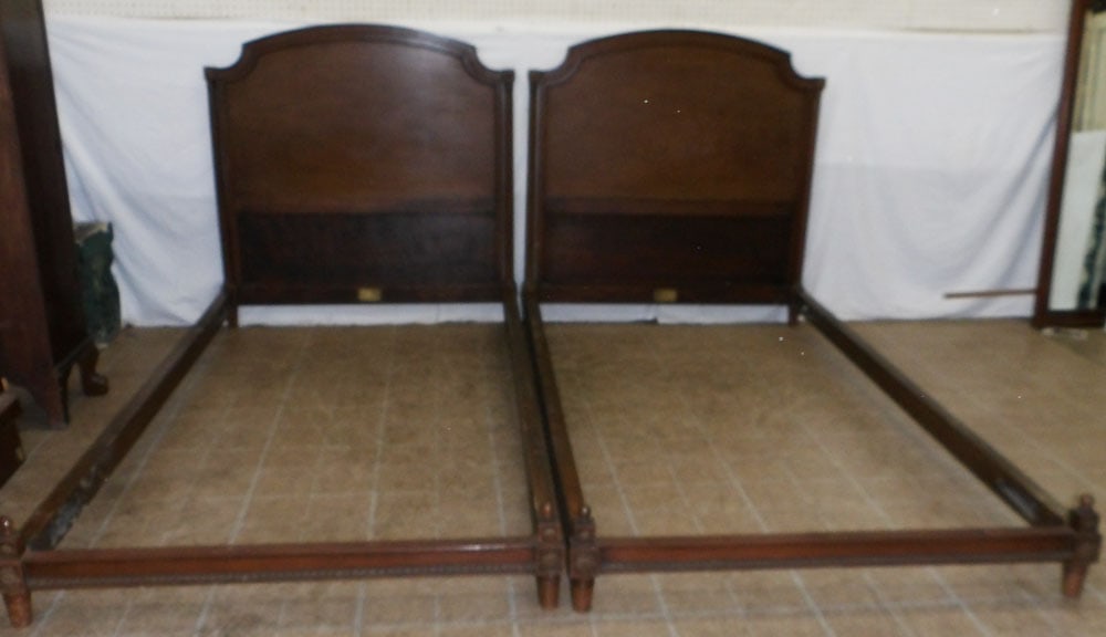 Pair of Antique Walnut Twin Beds with Rails by W. & J. Sloane Saw-Kill Furniture (1 of 9)
