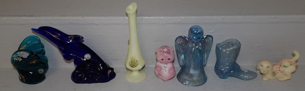 Seven Pieces of Fenton Art Glass: Seven Pieces of Fenton Art Glass . Up to 5 3/4" H 7 1/2" W ALL DESCRIPTIONS AND ANY CONDITION STATEMENT GIVEN BY LANGSTON AUCTION GALLERY ARE STRICTLY OPINIONS AND LANGSTON'S SHALL HAVE NO RESPONSIBIL