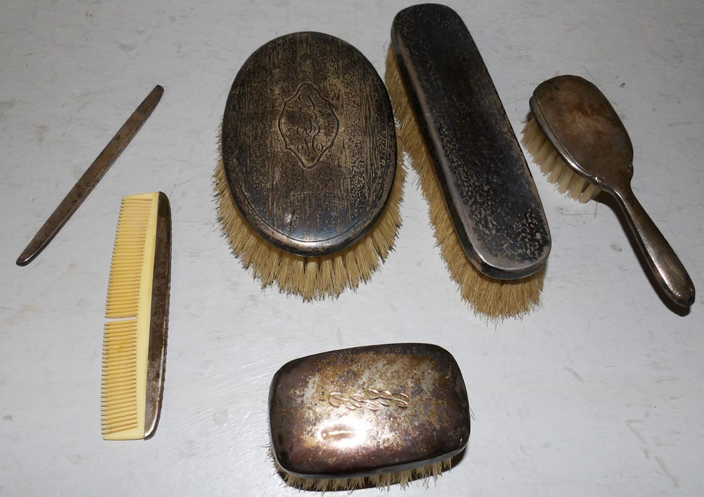 Lot of Sterling Handle Brushes: Lot of Sterling Handle Brushes. Up to 6" L ALL DESCRIPTIONS AND ANY CONDITION STATEMENT GIVEN BY LANGSTON AUCTION GALLERY ARE STRICTLY OPINIONS AND LANGSTON'S SHALL HAVE NO RESPONSIBILITY FOR ERRORS O