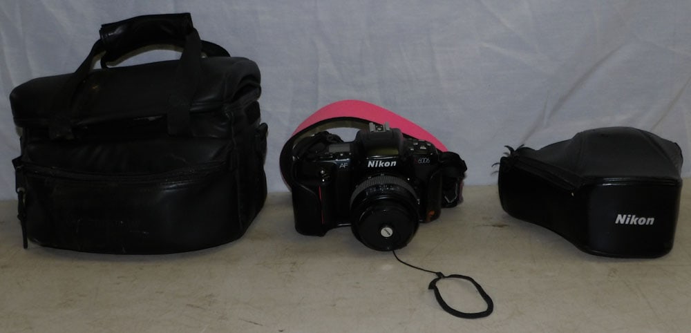Lot of Vintage Cameras: Lot of Vintage Cameras . Up to 7" H 10" Dia. ALL DESCRIPTIONS AND ANY CONDITION STATEMENT GIVEN BY LANGSTON AUCTION GALLERY ARE STRICTLY OPINIONS AND LANGSTON'S SHALL HAVE NO RESPONSIBILITY FOR ERRORS