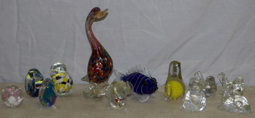 Lot of Fenton Bird & Art Glass Paperweights (1 of 4)