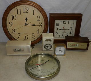 Lot of Vintage Clocks