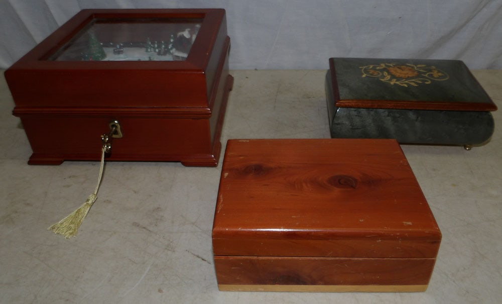 Lot of Two Music Boxes & Cedar Box (1 of 3)