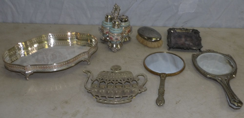 Lot of Silverplated Dresser Items (1 of 4)