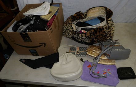 Lot of Vintage Ladies Purses