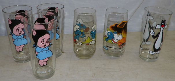 Lot of Vintage Warner Bros. Glasses