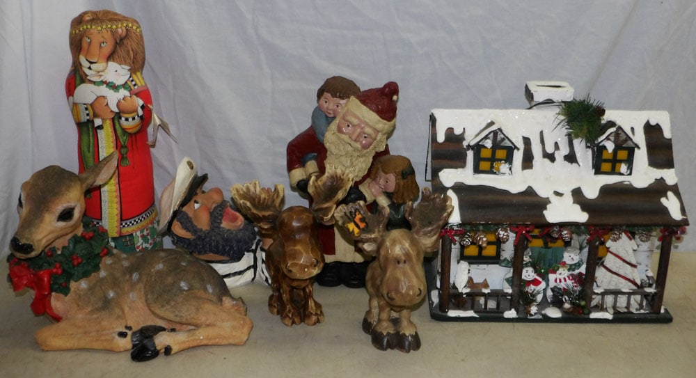Lot of Decorative Christmas Items: Lot of Decorative Christmas Items . Up to 9" H 10" Dia. ALL DESCRIPTIONS AND ANY CONDITION STATEMENT GIVEN BY LANGSTON AUCTION GALLERY ARE STRICTLY OPINIONS AND LANGSTON'S SHALL HAVE NO RESPONSIBILITY