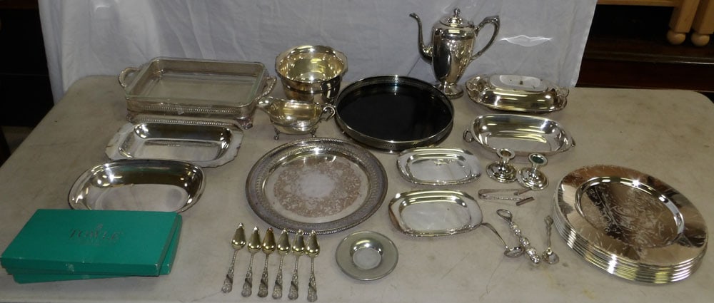 Lot of Silverplated Items (1 of 5)