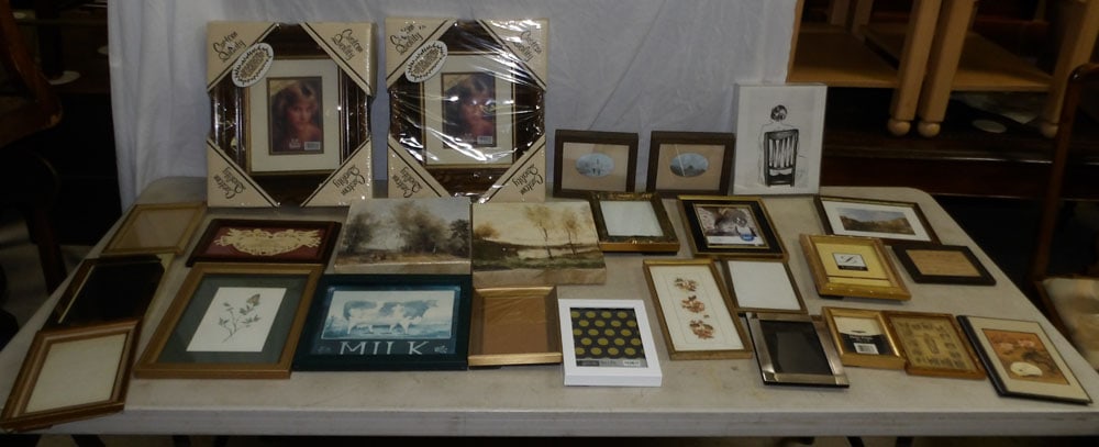 Lot of Picture Frames: Lot of Picture Frames . Up to 15" H 13" Dia. ALL DESCRIPTIONS AND ANY CONDITION STATEMENT GIVEN BY LANGSTON AUCTION GALLERY ARE STRICTLY OPINIONS AND LANGSTON'S SHALL HAVE NO RESPONSIBILITY FOR ERRORS