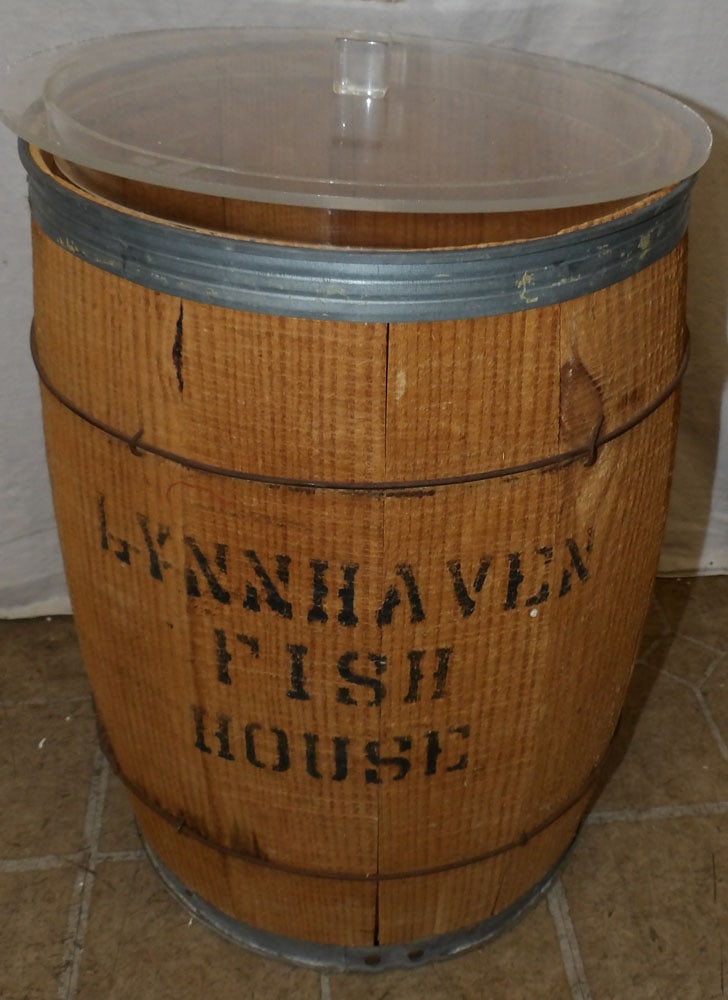 vintage wood barrel with Lucite lid: vintage wood barrel with Lucite lid . 18 1/2" H 14" Dia. ALL DESCRIPTIONS AND ANY CONDITION STATEMENT GIVEN BY LANGSTON AUCTION GALLERY ARE STRICTLY OPINIONS AND LANGSTON'S SHALL HAVE NO RESPONSIBILIT