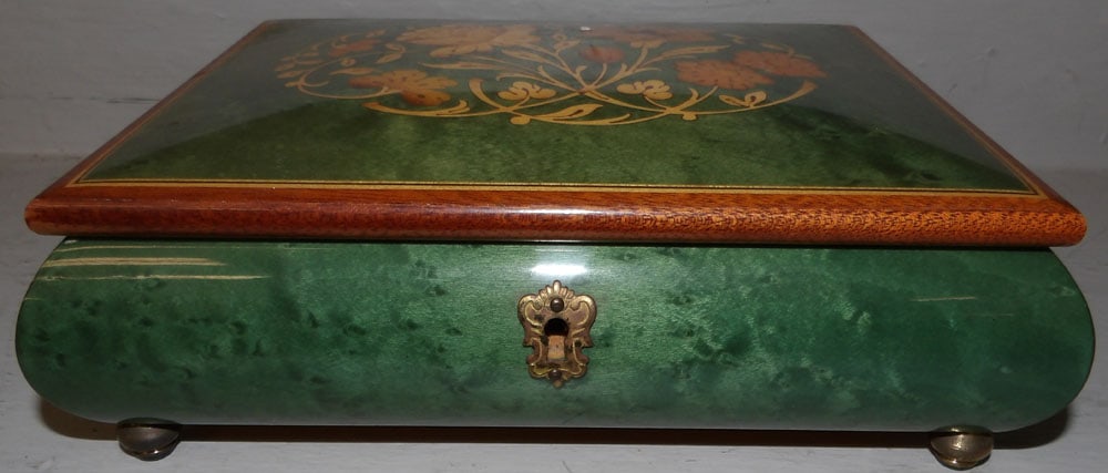 Italian Inlaid Music Box: Italian Inlaid Music Box . 2 3/4" H 8 3/4" W 7" D ALL DESCRIPTIONS AND ANY CONDITION STATEMENT GIVEN BY LANGSTON AUCTION GALLERY ARE STRICTLY OPINIONS AND LANGSTON'S SHALL HAVE NO RESPONSIBILITY FOR E