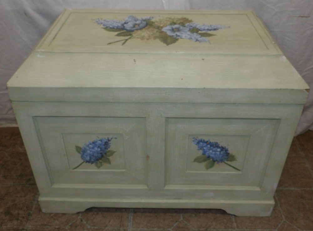 paint decorated lift top box (1 of 7)