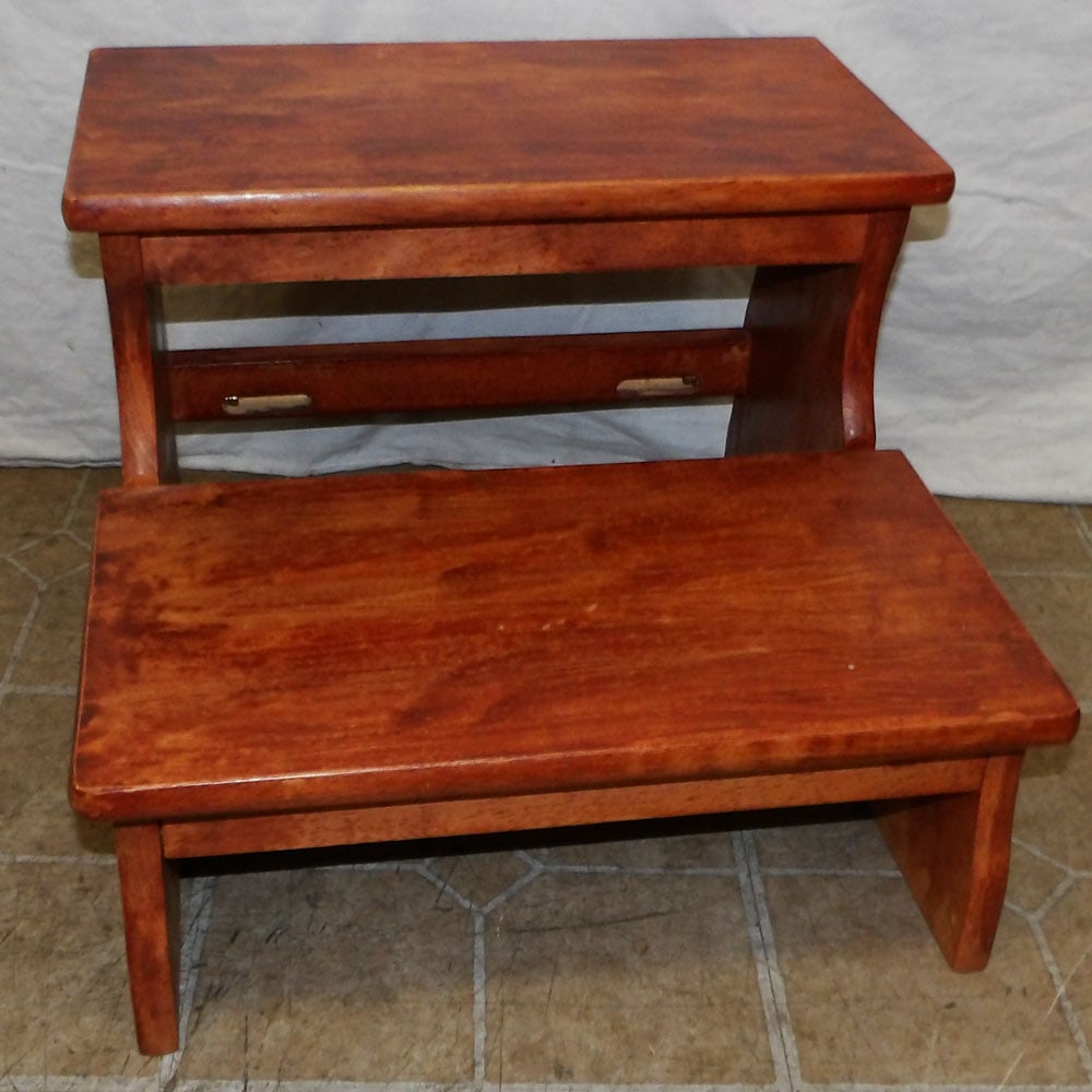 Mahogany Bed Steps: Mahogany Bed Steps . 14" H 18 3/4" W 19" D ALL DESCRIPTIONS AND ANY CONDITION STATEMENT GIVEN BY LANGSTON AUCTION GALLERY ARE STRICTLY OPINIONS AND LANGSTON'S SHALL HAVE NO RESPONSIBILITY FOR ERRORS O