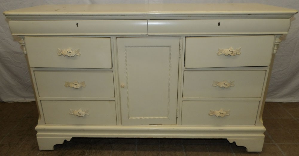 Painted Modern Dresser by Lexington: Painted Modern Dresser by Lexington . 34" H 56" W 19" D ALL DESCRIPTIONS AND ANY CONDITION STATEMENT GIVEN BY LANGSTON AUCTION GALLERY ARE STRICTLY OPINIONS AND LANGSTON'S SHALL HAVE NO RESPONSIBILITY