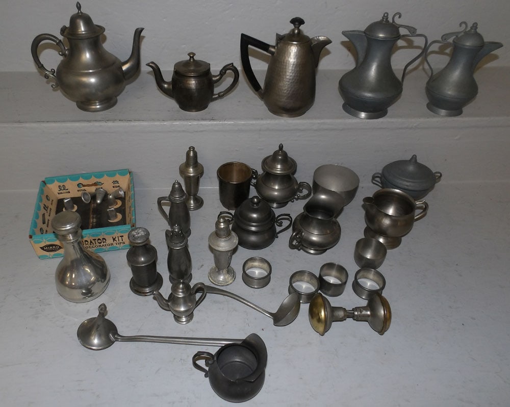 Lot of Pewter Items: Lot of Pewter Items . Up to 7" x 8" ALL DESCRIPTIONS AND ANY CONDITION STATEMENT GIVEN BY LANGSTON AUCTION GALLERY ARE STRICTLY OPINIONS AND LANGSTON'S SHALL HAVE NO RESPONSIBILITY FOR ERRORS OR OMISS