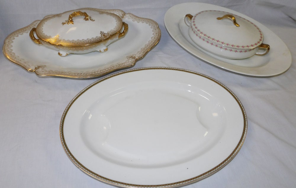 Lot of Porcelain Covered Dishes & Platters: Lot of Porcelain Covered Dishes & Platters . Up to 19 1/2" x 13 1/2" ALL DESCRIPTIONS AND ANY CONDITION STATEMENT GIVEN BY LANGSTON AUCTION GALLERY ARE STRICTLY OPINIONS AND LANGSTON'S SHALL HAVE NO R
