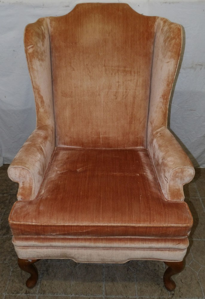 Upholstered Wing Back Chair: Upholstered Wing Back Chair . 43 1/2" H 29" W 30" D ALL DESCRIPTIONS AND ANY CONDITION STATEMENT GIVEN BY LANGSTON AUCTION GALLERY ARE STRICTLY OPINIONS AND LANGSTON'S SHALL HAVE NO RESPONSIBILITY FOR