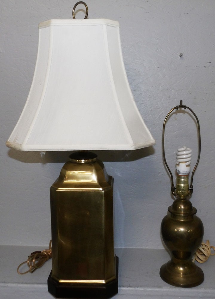 2 brass lamps: 2 brass lamps . Up to 28 1/2" H 14" Dia. ALL DESCRIPTIONS AND ANY CONDITION STATEMENT GIVEN BY LANGSTON AUCTION GALLERY ARE STRICTLY OPINIONS AND LANGSTON'S SHALL HAVE NO RESPONSIBILITY FOR ERRORS OR