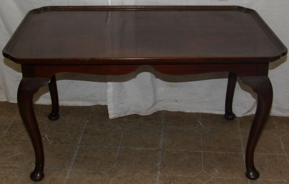 Mahogany Queen Anne Style Tea Table: Mahogany Queen Anne Style Tea Table . 18 1/4" H 33" W 20" D ALL DESCRIPTIONS AND ANY CONDITION STATEMENT GIVEN BY LANGSTON AUCTION GALLERY ARE STRICTLY OPINIONS AND LANGSTON'S SHALL HAVE NO RESPONSIBI