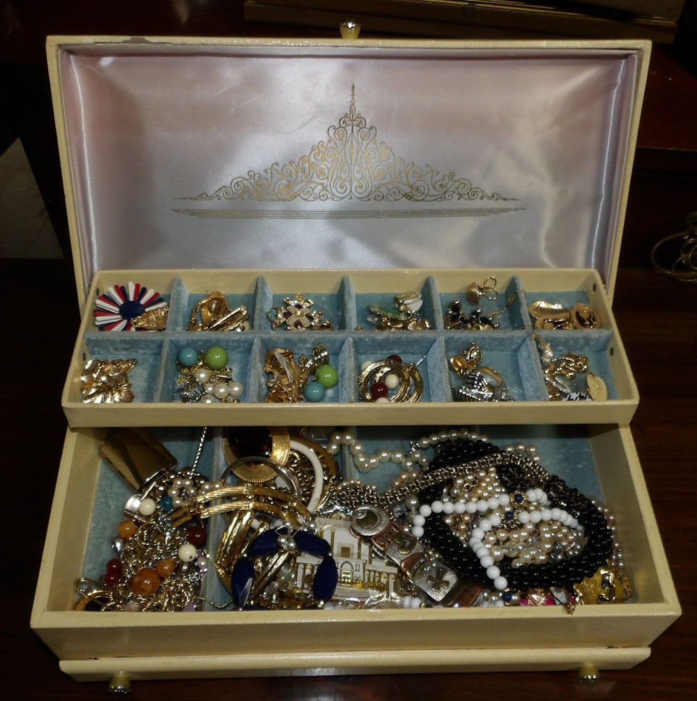 Lot of Costume Jewelry in Dresser Box: Lot of Costume Jewelry in Dresser Box. Box: 5" H 15" W ALL DESCRIPTIONS AND ANY CONDITION STATEMENT GIVEN BY LANGSTON AUCTION GALLERY ARE STRICTLY OPINIONS AND LANGSTON'S SHALL HAVE NO RESPONSIBILITY 