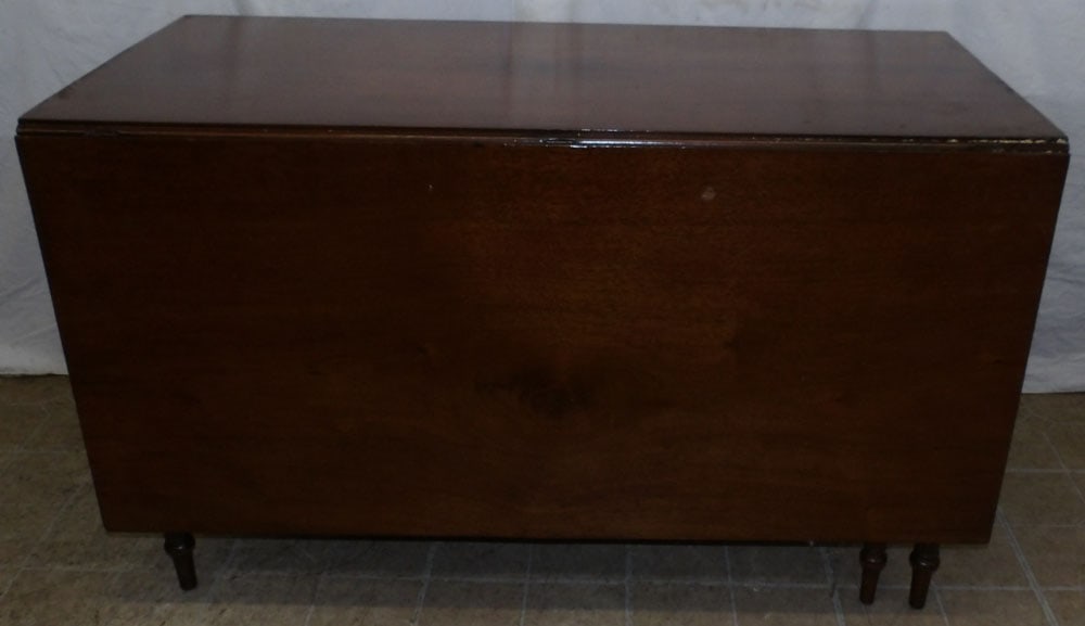 Mahogany Drop Leaf Dining Table: Mahogany Drop Leaf Dining Table . 28 1/2" H 48" W 23" D ALL DESCRIPTIONS AND ANY CONDITION STATEMENT GIVEN BY LANGSTON AUCTION GALLERY ARE STRICTLY OPINIONS AND LANGSTON'S SHALL HAVE NO RESPONSIBILITY