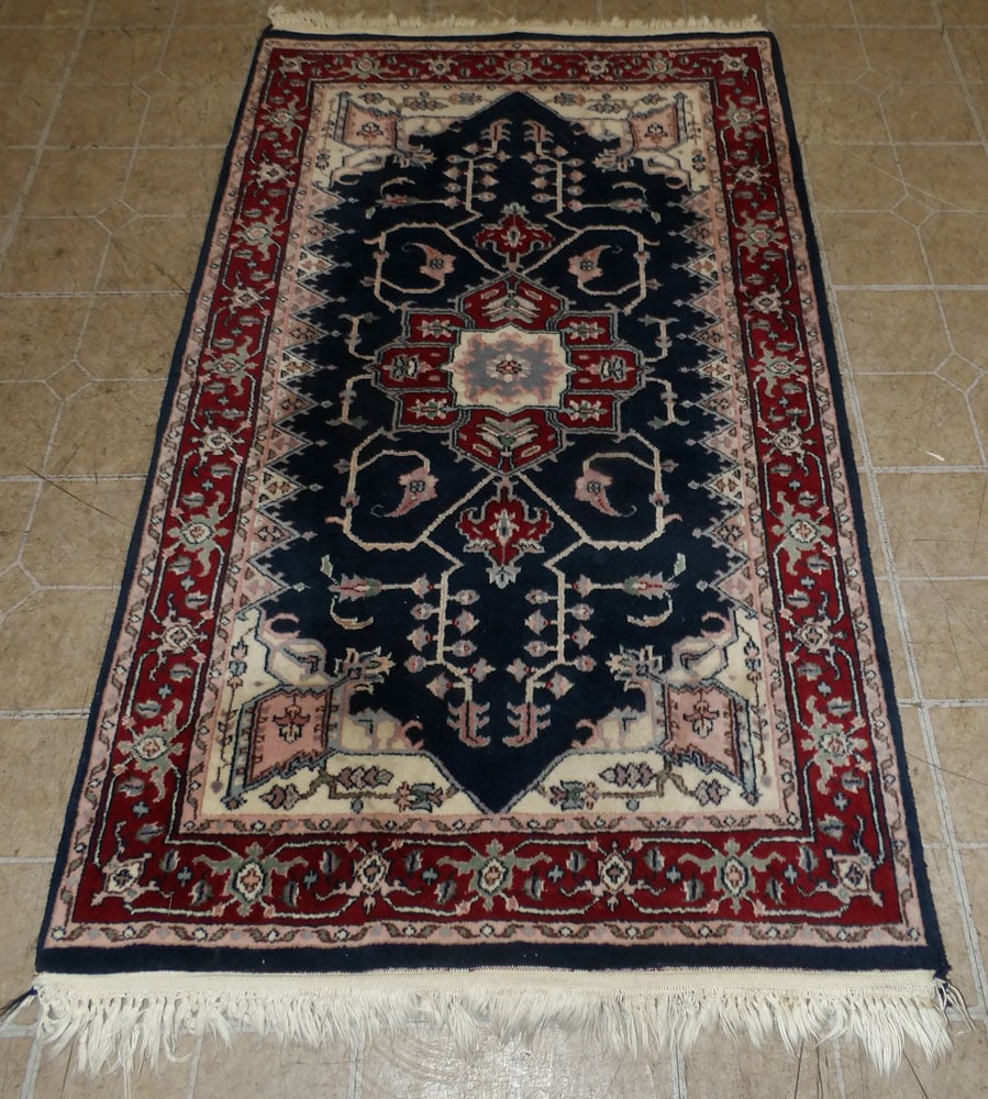 3' x 5' Hand Made Oriental Rug: 3' x 5' Hand Made Oriental Rug .