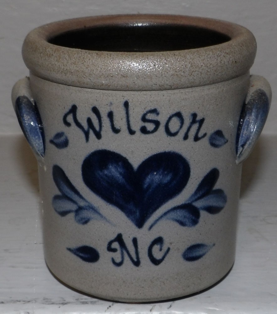 Small Rowe Pottery Crock with Blue Decorated Motif, Wilson, NC (1 of 3)